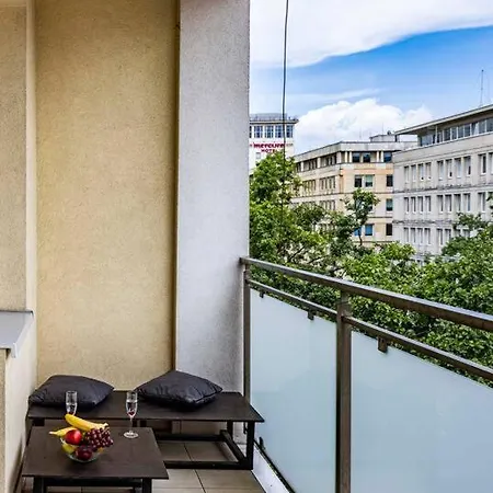 Apartament Krucza 17, Centrum